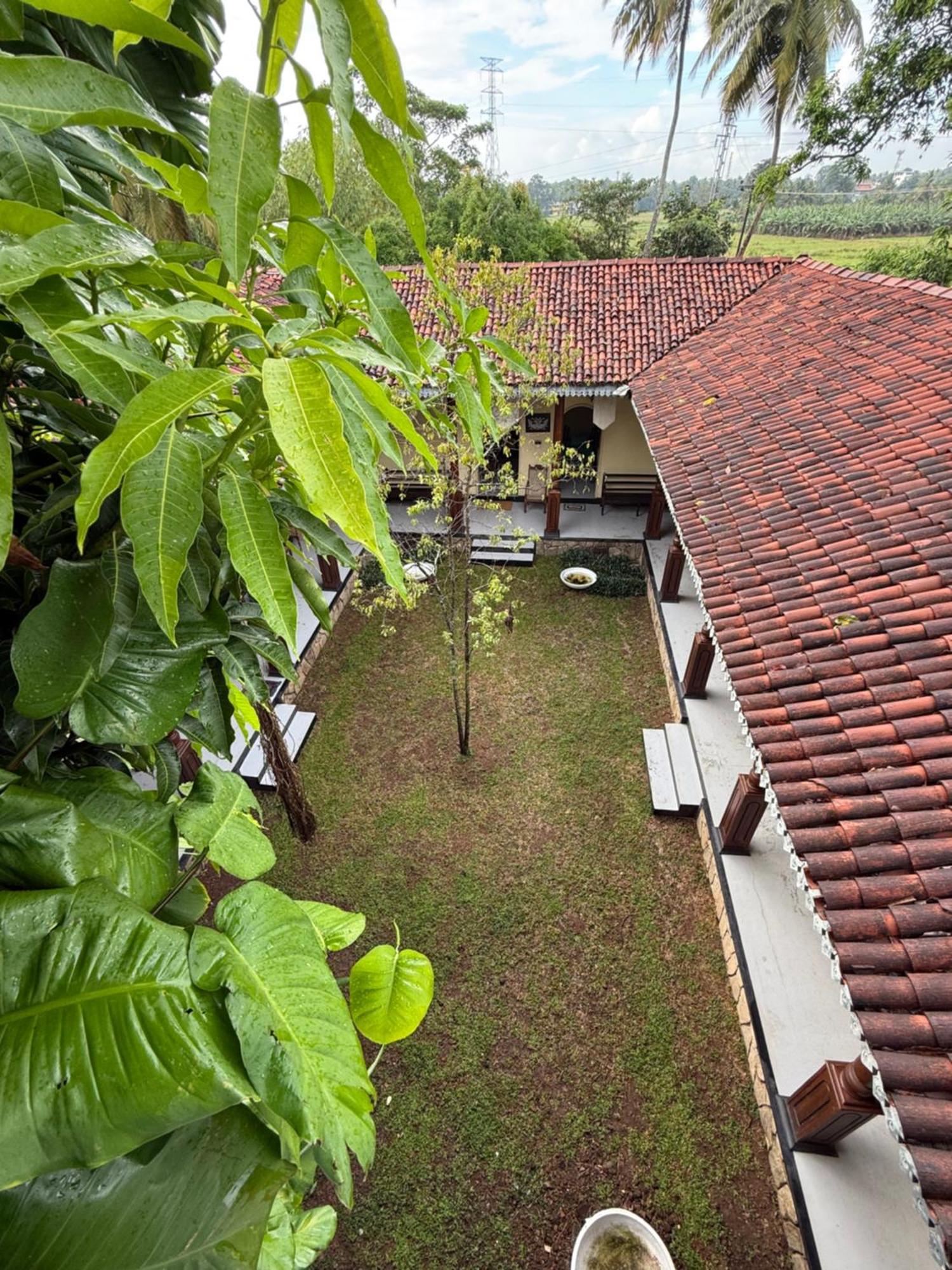 Hotel Illukawela Walauwa Embilipitiya Habitación foto